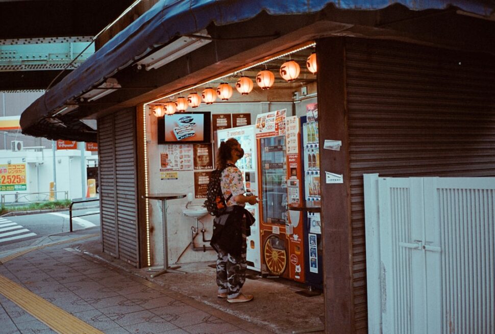 ：how to order food japan ramen ticket machine