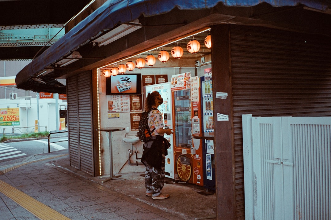 :how to order food japan ramen ticket machine