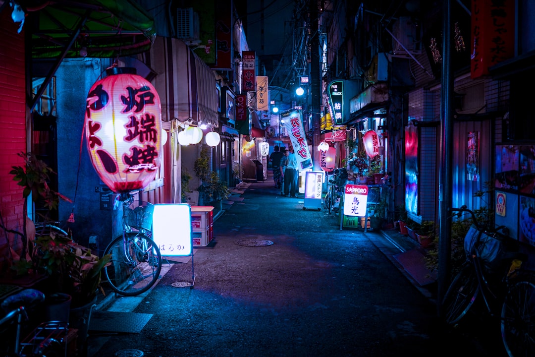 :japan vending machines tokyo street night