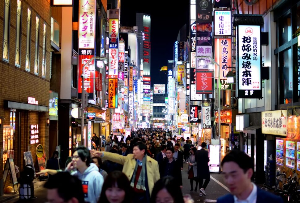 ：Kabukicho Tokyo entertainment district night Godzilla