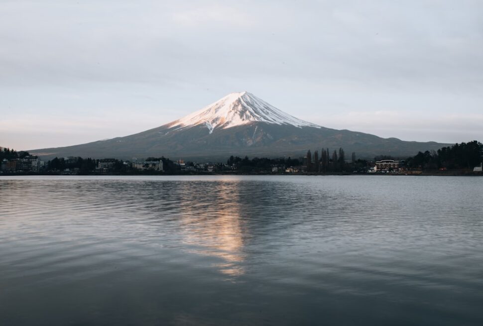 ：tokyo to mt fuji lake kawaguchi view