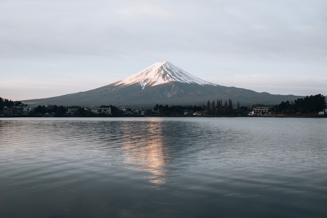 ：tokyo to mt fuji lake kawaguchi view