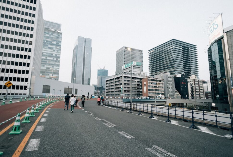 ：tokyo marathon runners city course