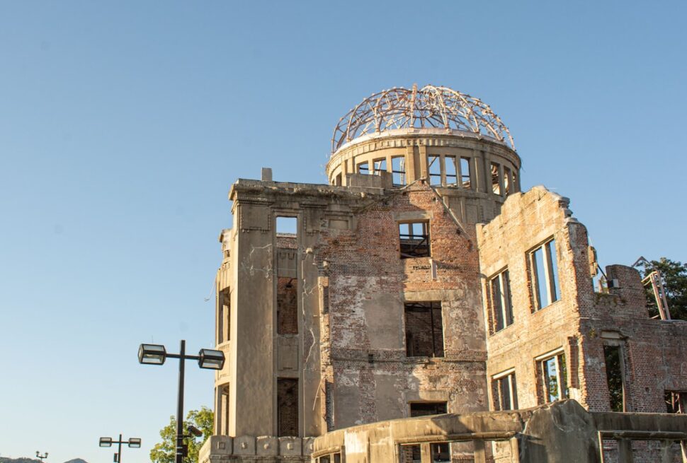 ：hiroshima peace memorial park a-bomb dome river