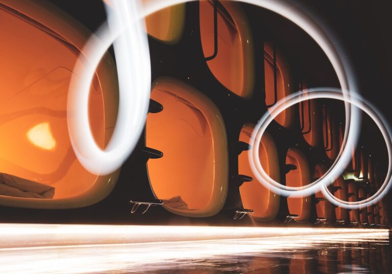 ：capsule hotel japan pods interior