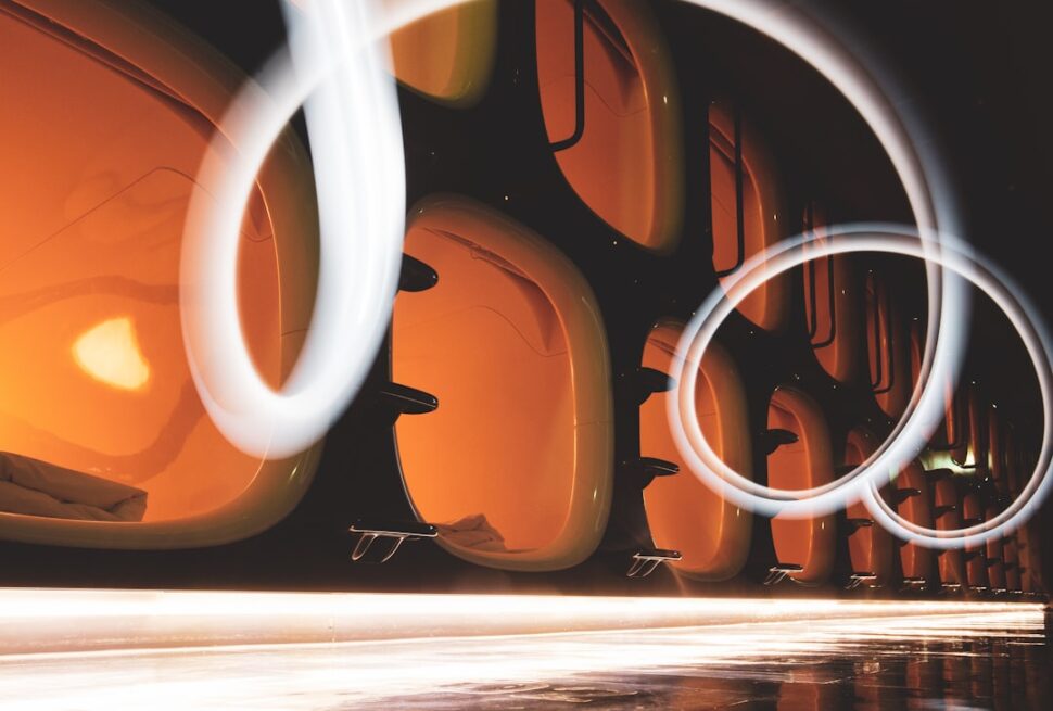 ：capsule hotel japan pods interior