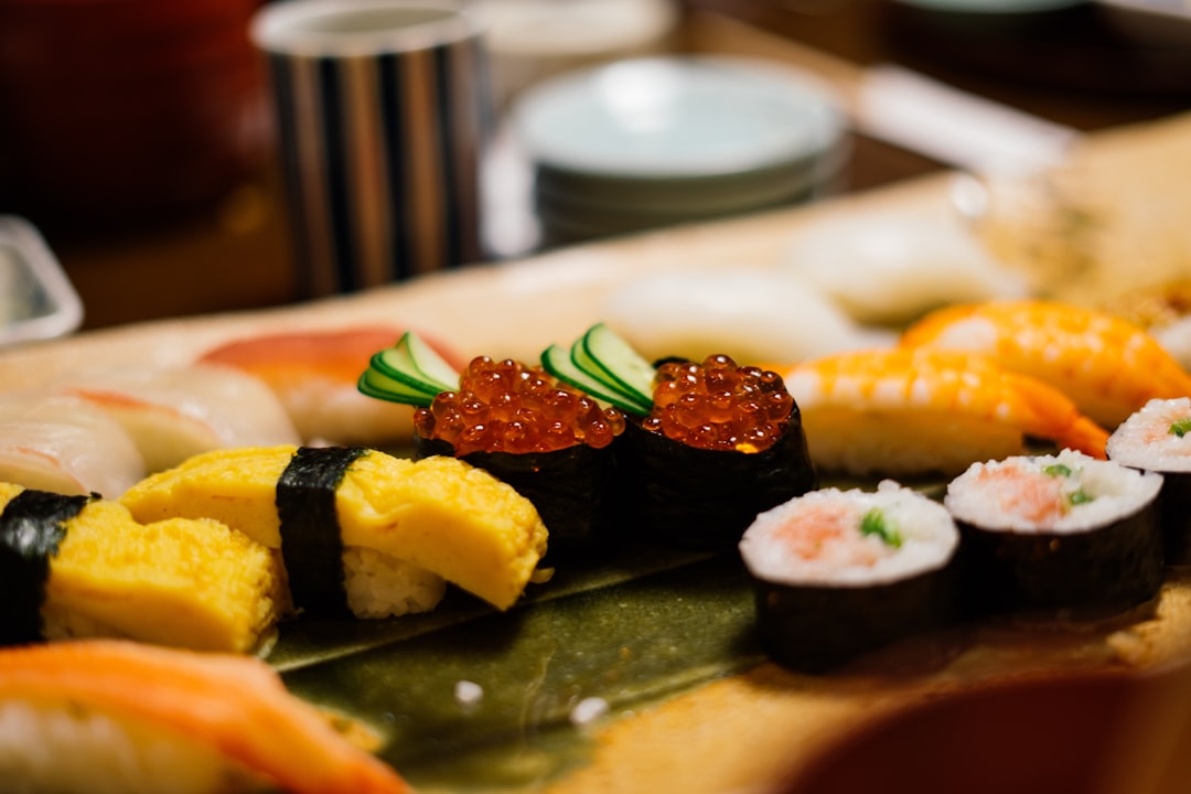 ：toyosu market sushi bowl tokyo tuna uni