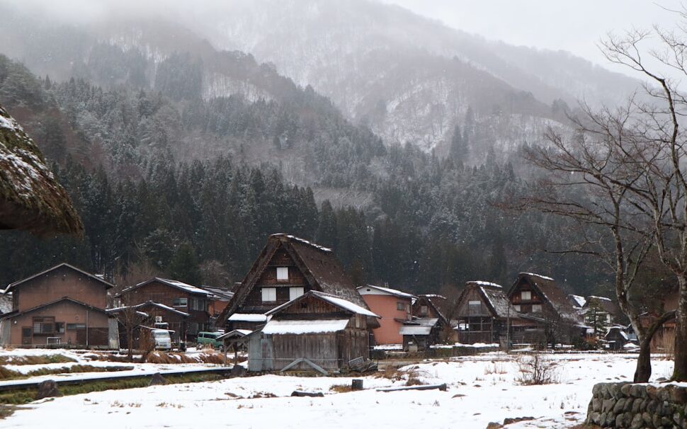 ：shirakawa-go gassho-zukuri farmhouses winter snow