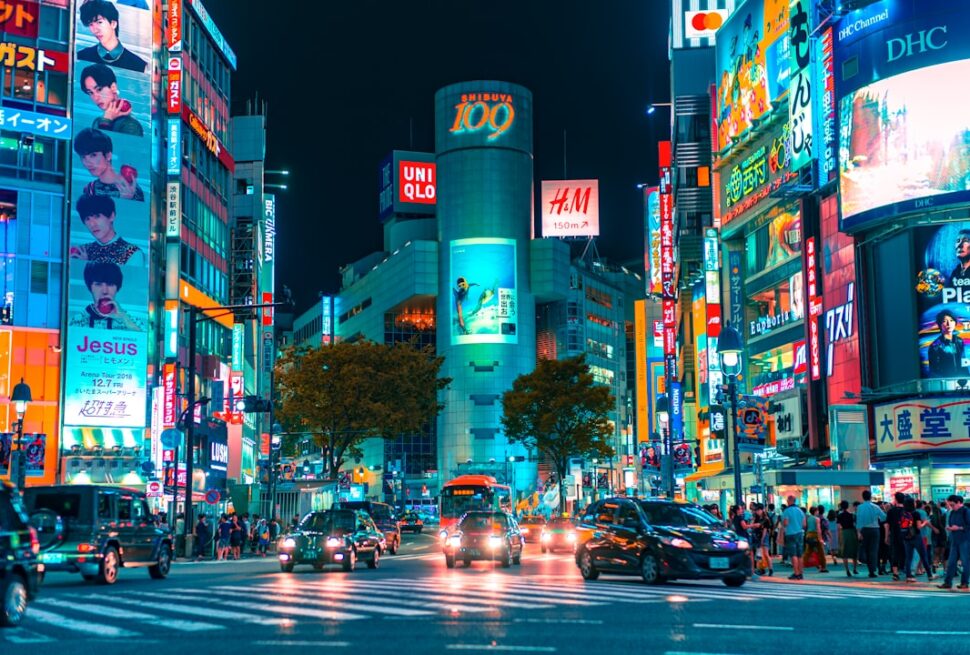：japan itinerary 10 days tokyo shibuya crossing neon
