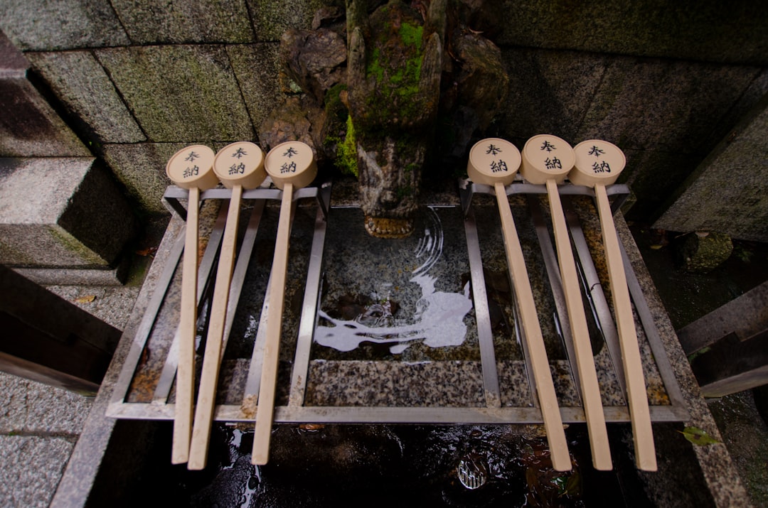 ：onsen japan washing station stool bucket etiquette