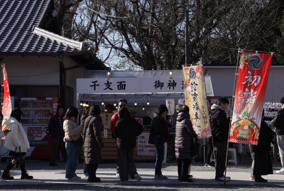 ：japan new year hatsumode shrine visit
