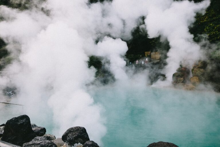 ：traditional japanese onsen bath with steam