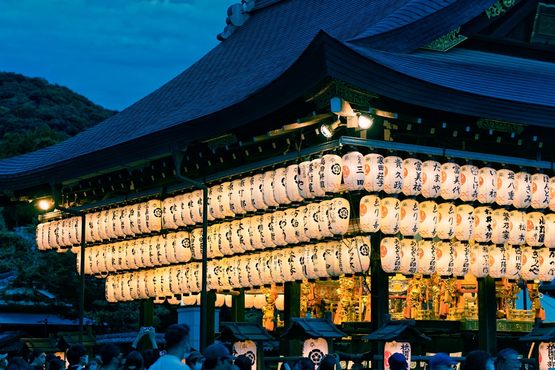 ：hatsumode new year crowds at a japanese shrine