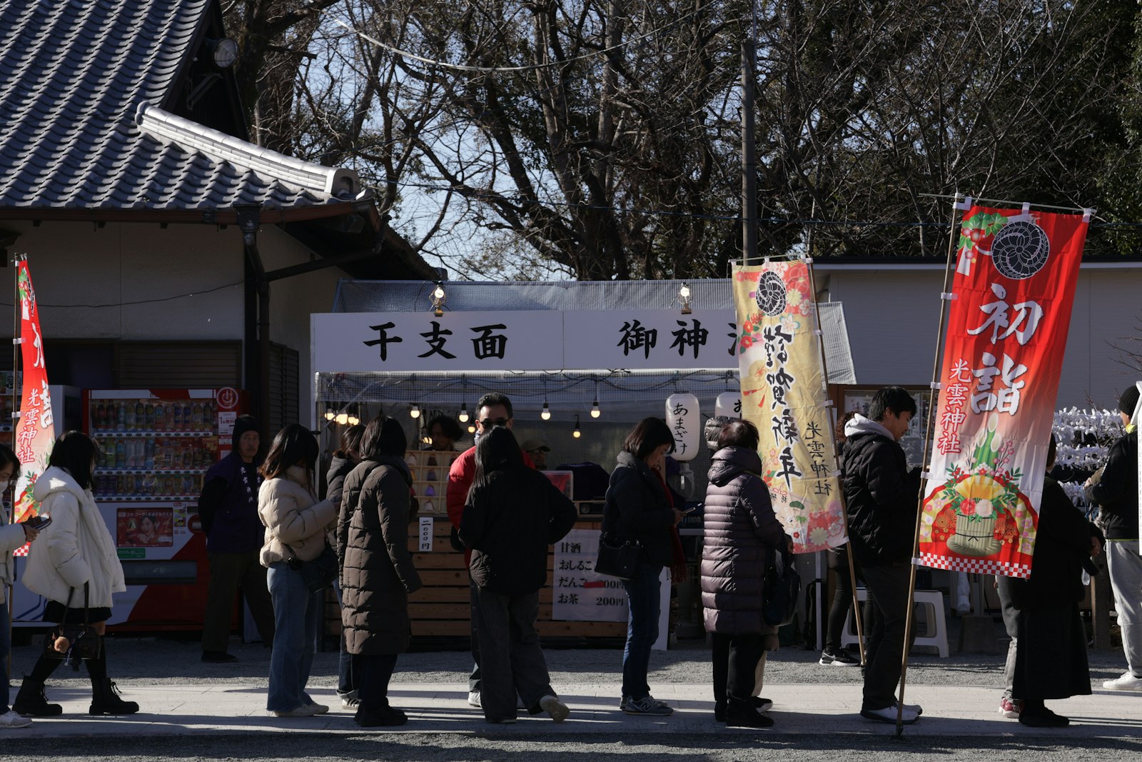 ：japan new year hatsumode shrine visit