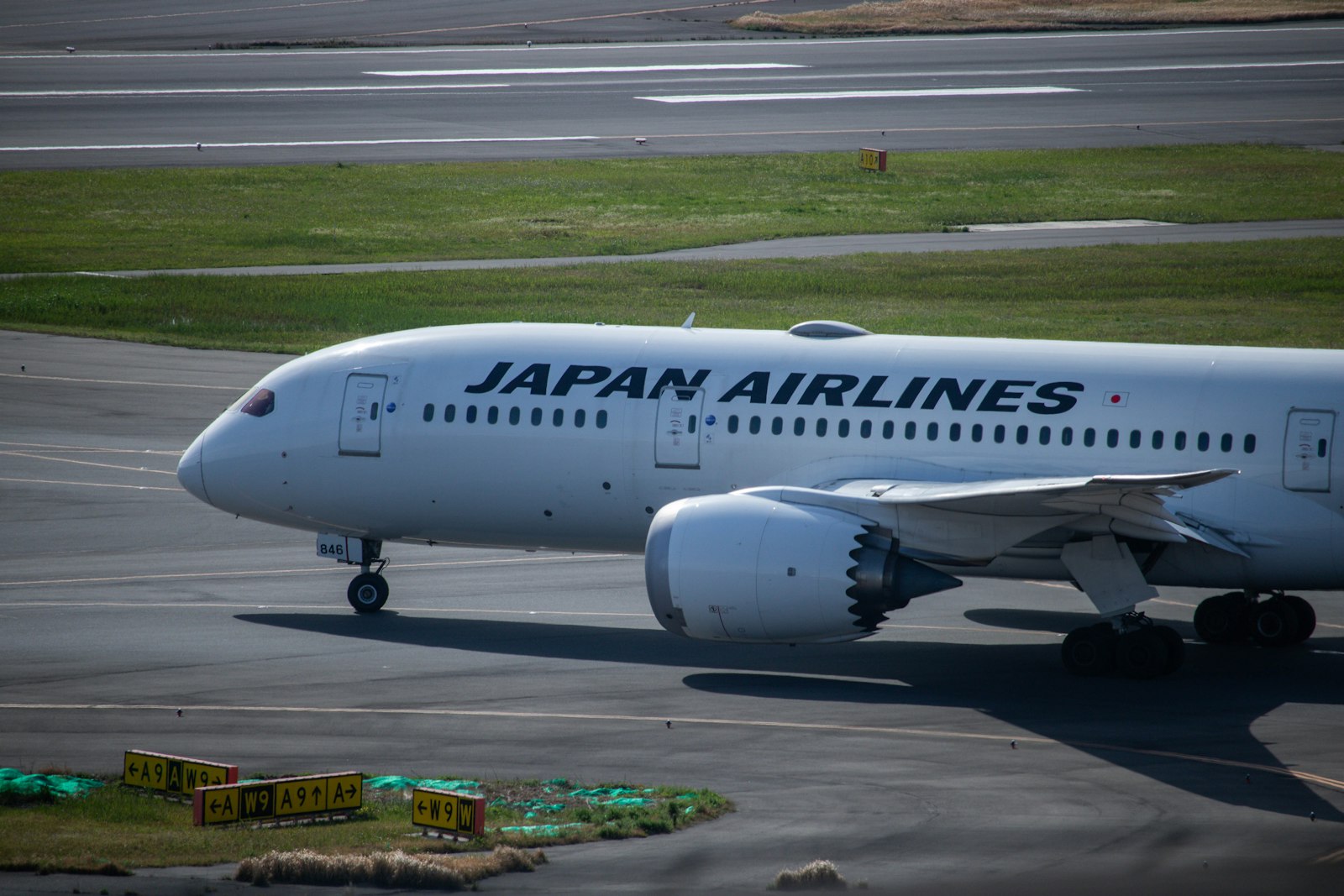 ：haneda airport to tokyo monorail waterfront skyline