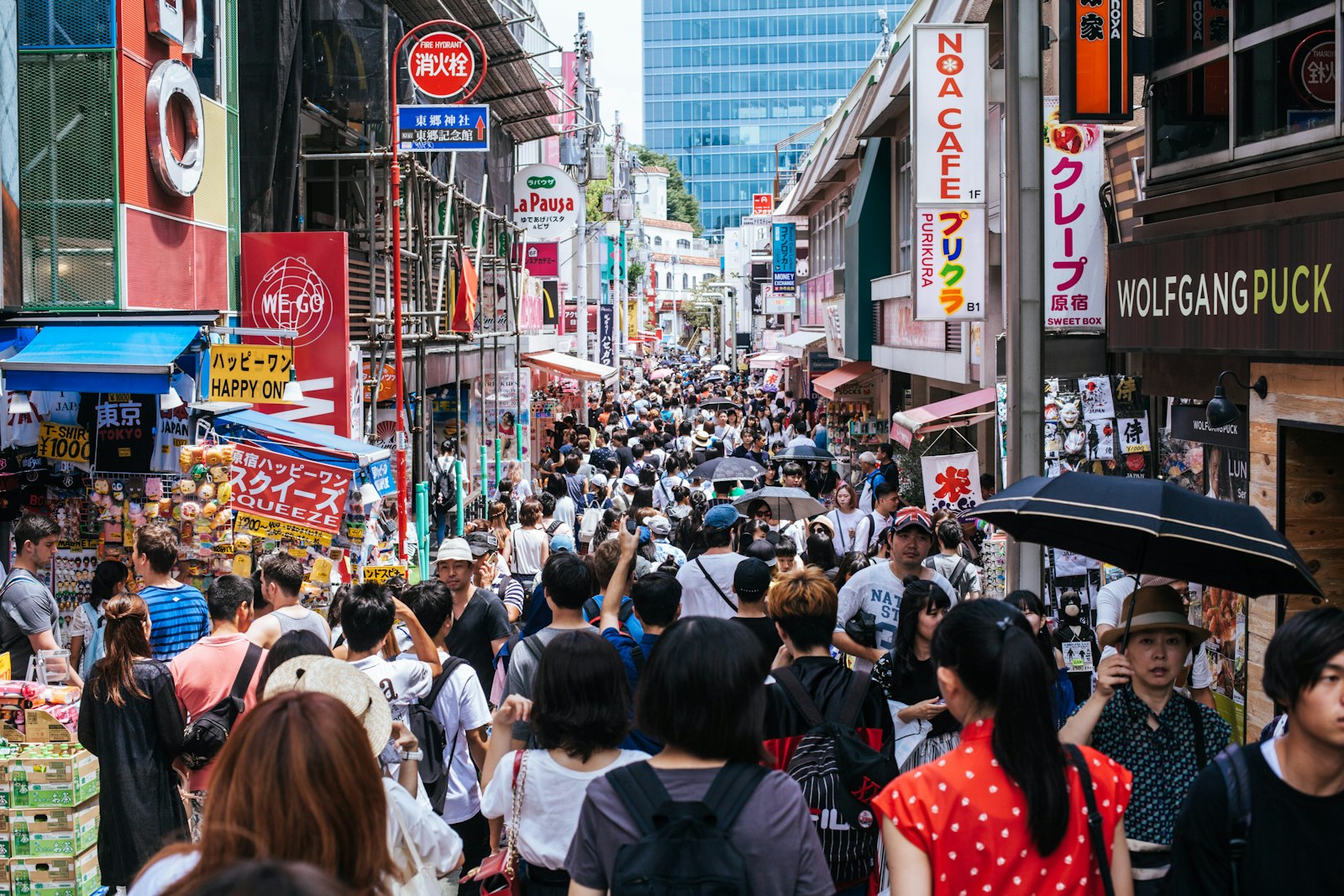 ：harajuku shopping district takeshita street