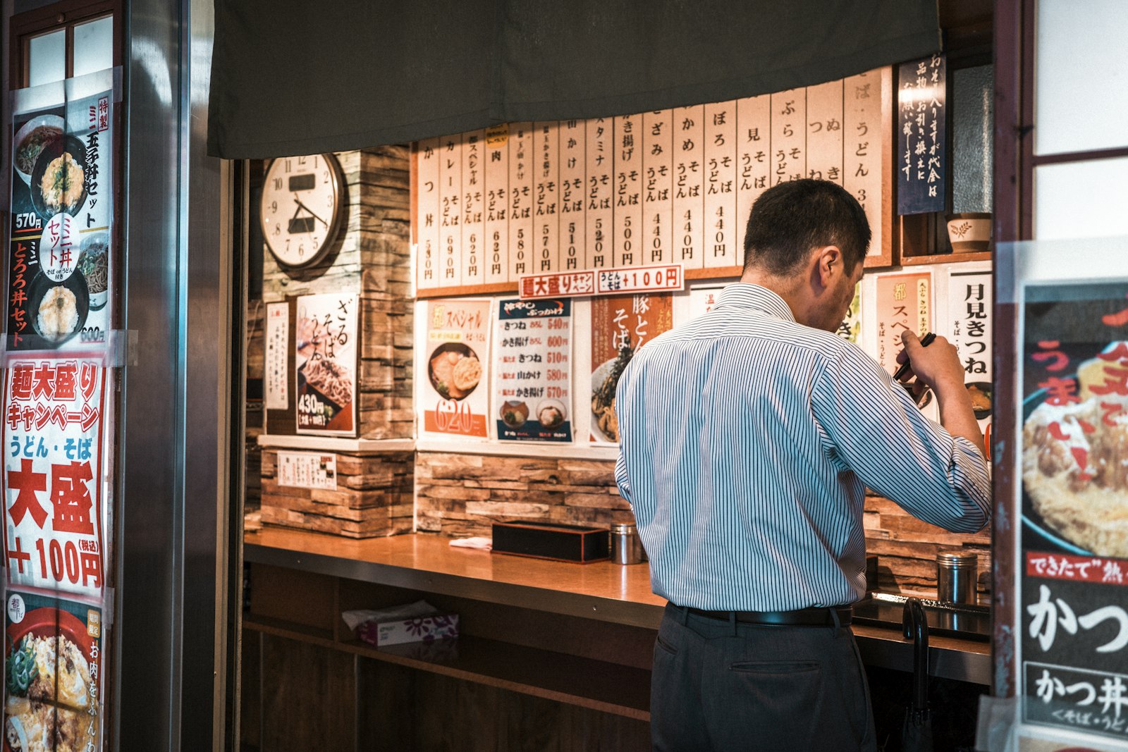 ：how to order food japan ramen ticket machine