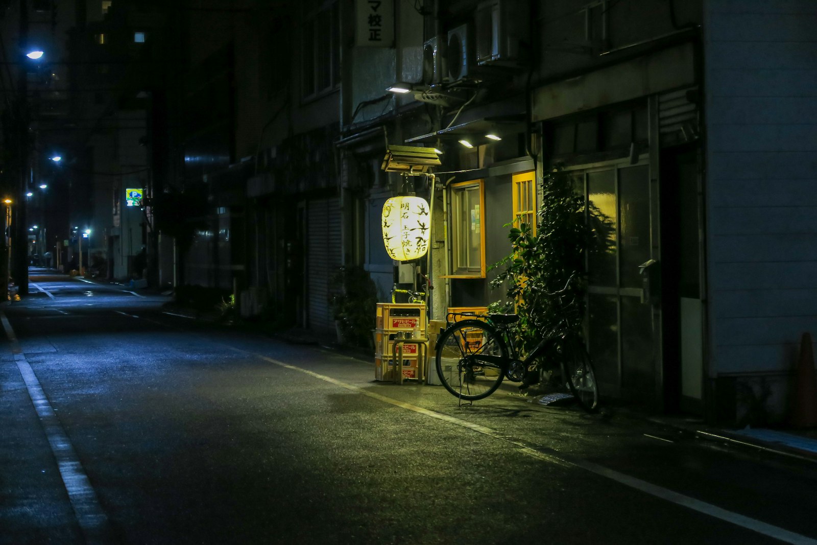 :japan vending machines tokyo street night