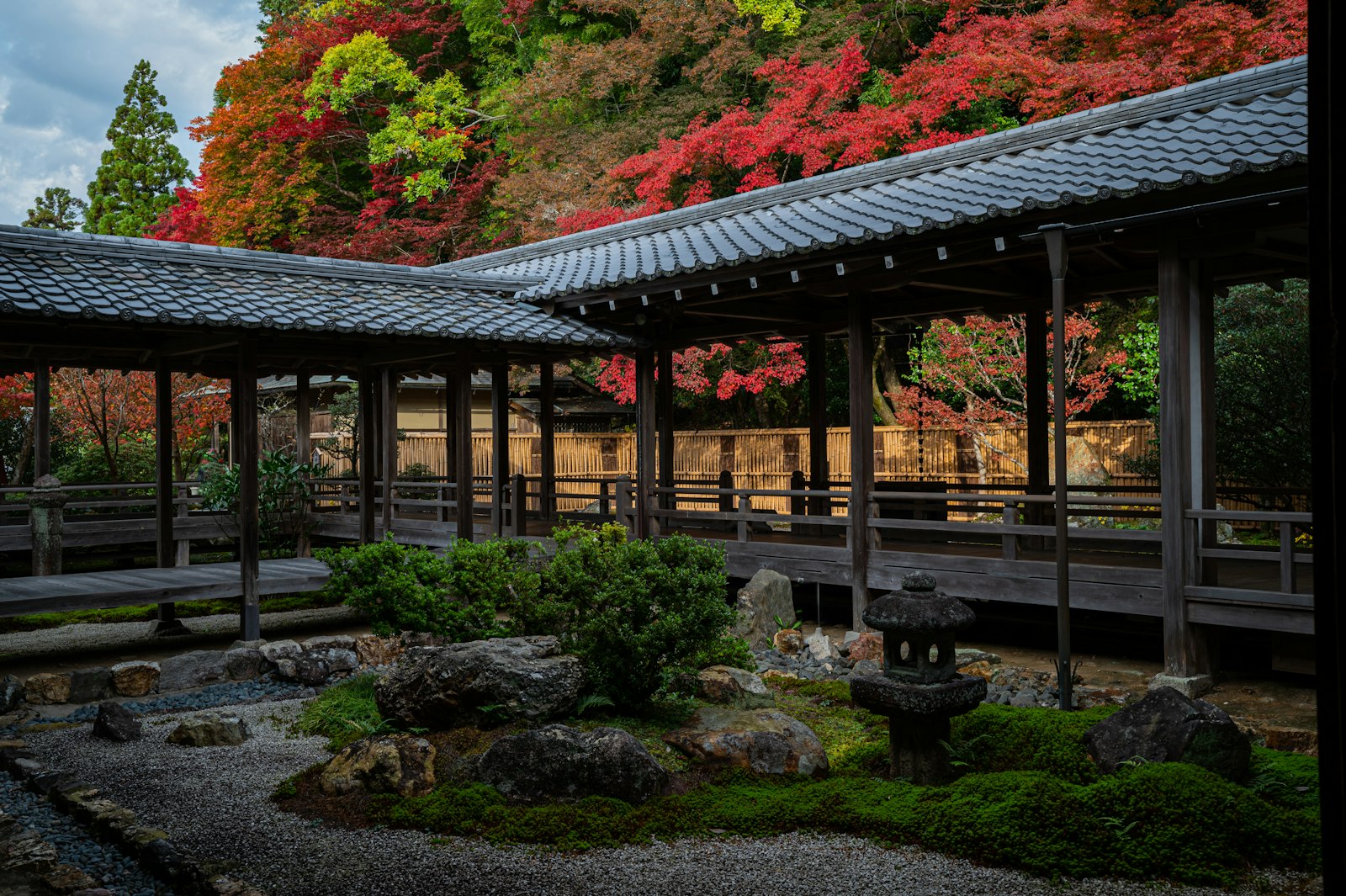 ：best places to see autumn leaves japan