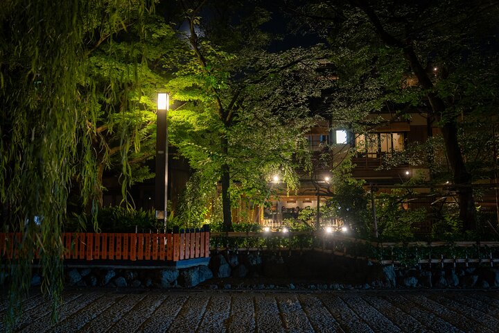 Kyoto: Gion & Pontocho Food Tour with 13 Dishes