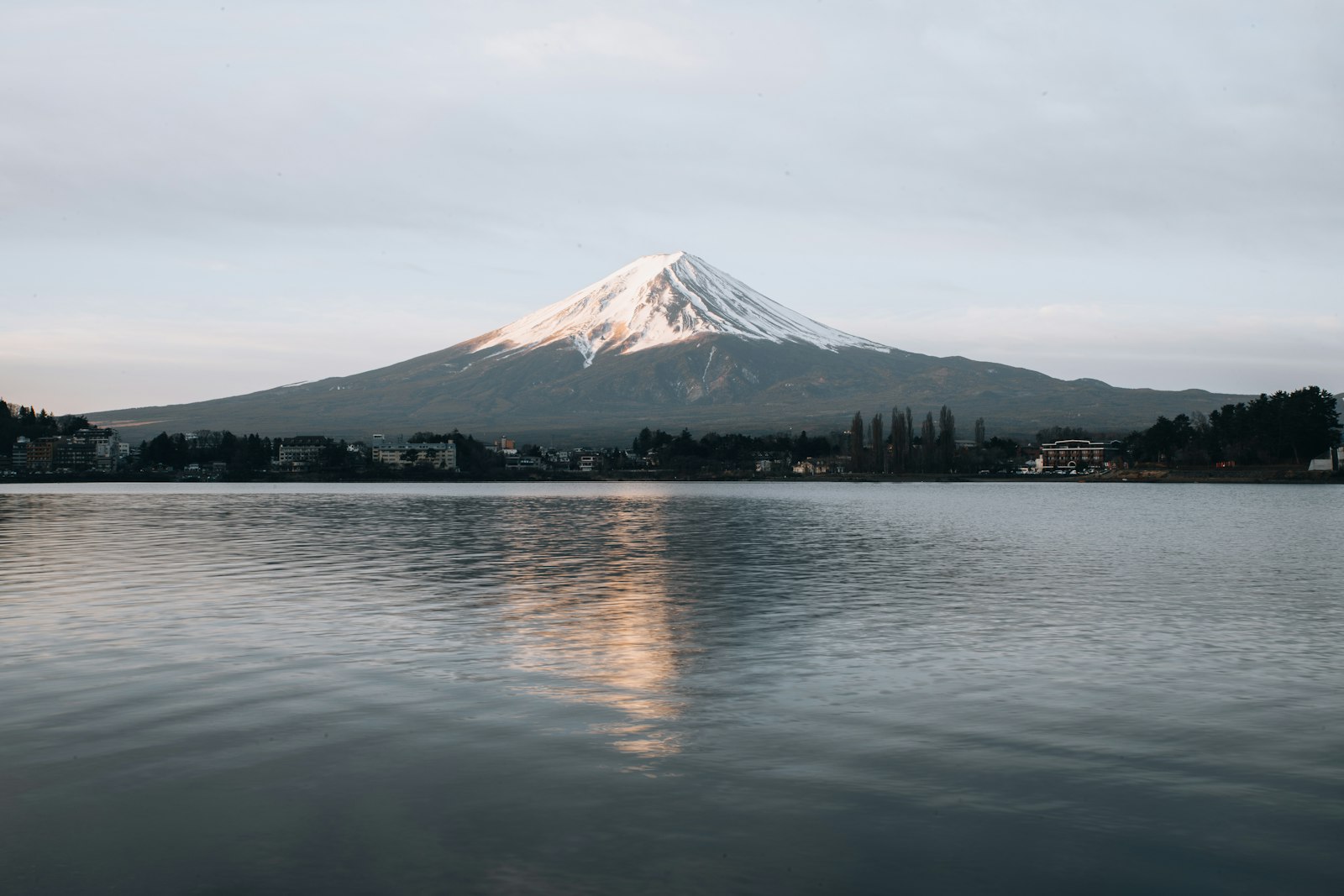 :kawaguchiko mount fuji reflection lake view