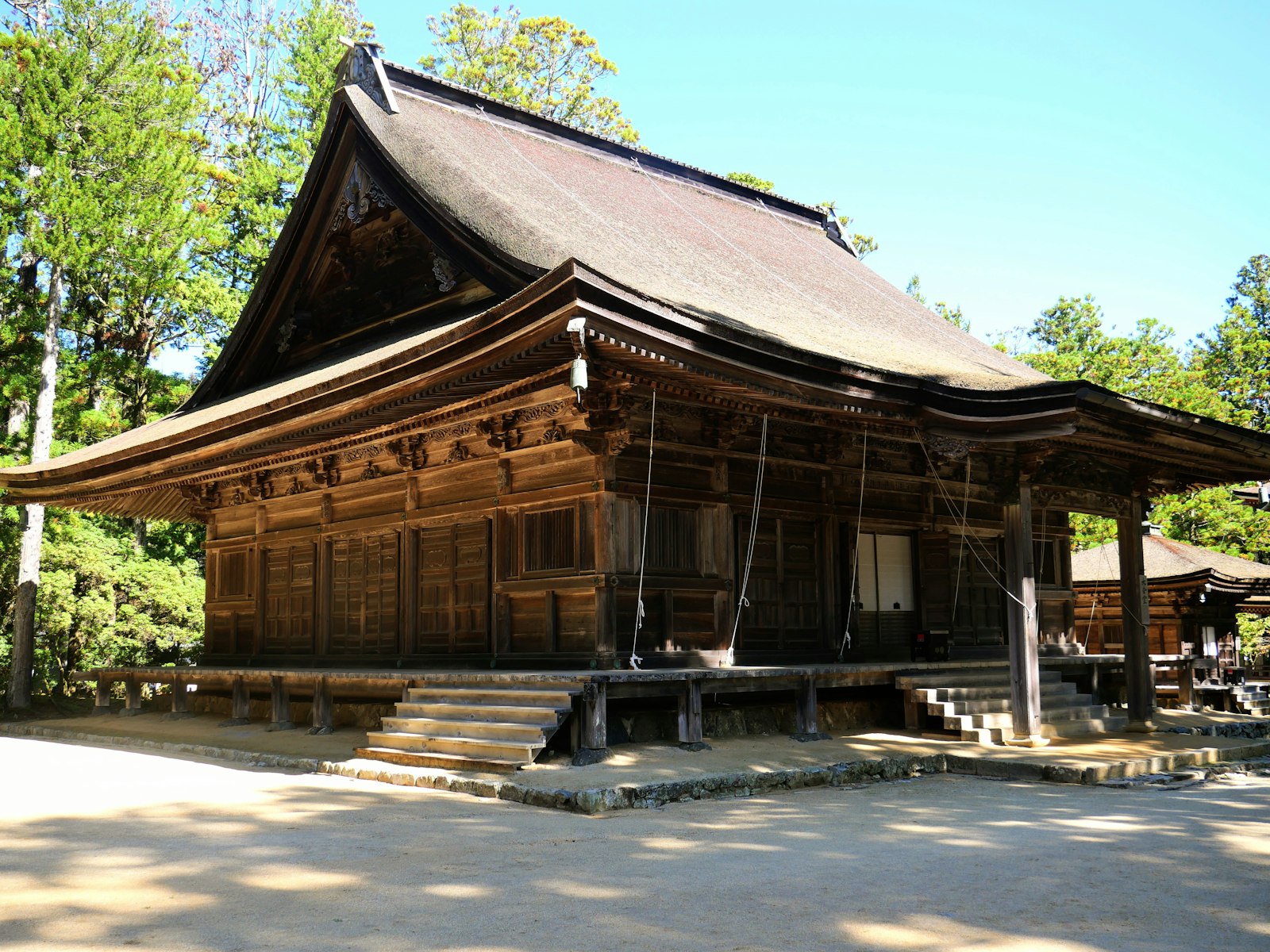 ：koyasan japan okunoin cedar cemetery