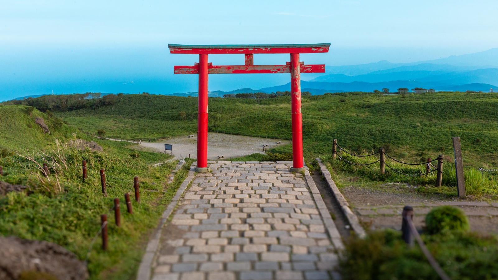 How to Pass Through a Torii Correctly — Japan travel