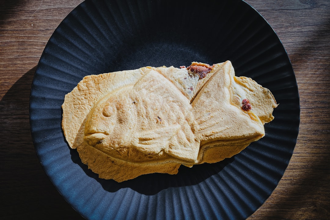 ：taiyaki broken open showing red bean paste filling to the tail