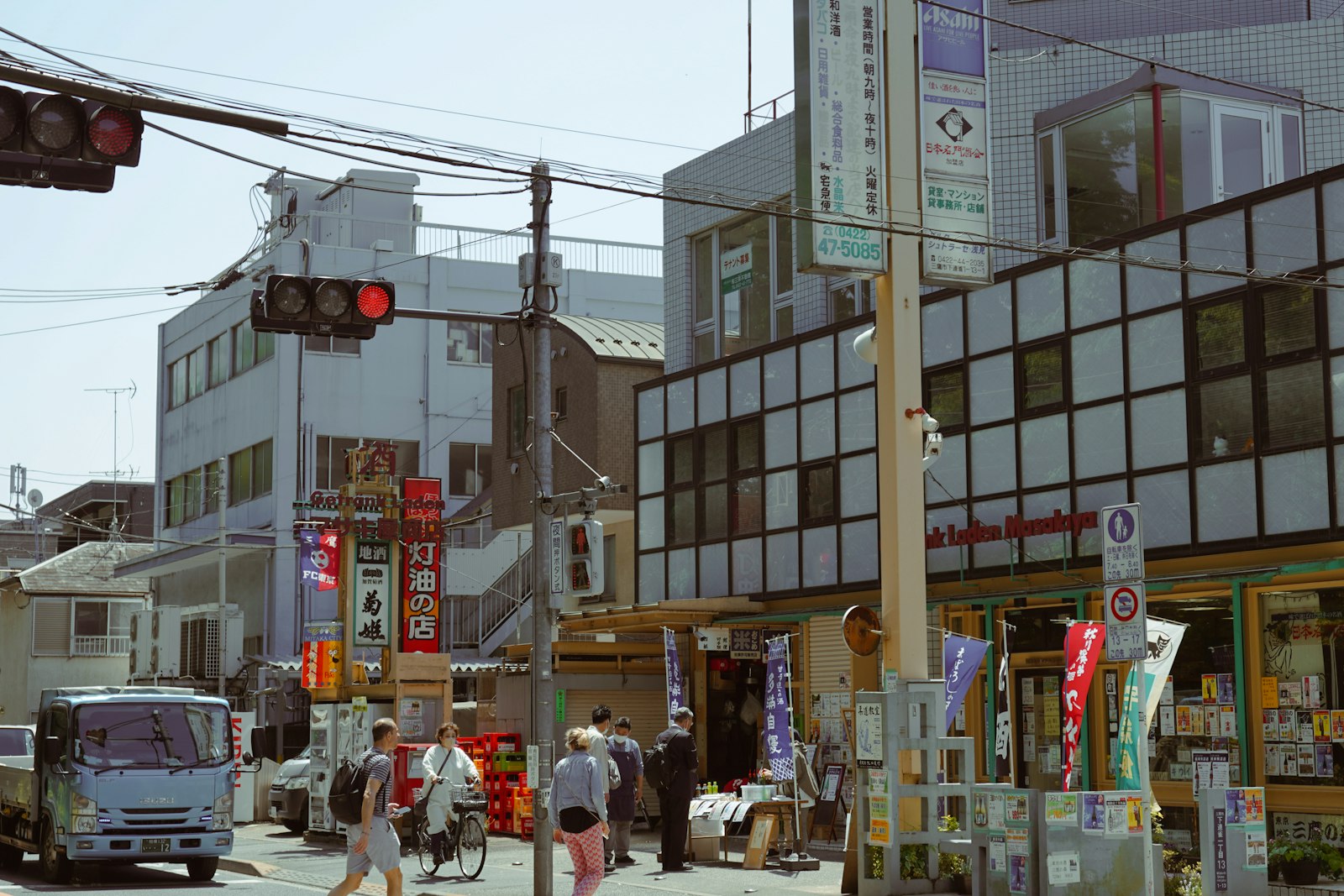 :haneda airport to tokyo monorail waterfront skyline