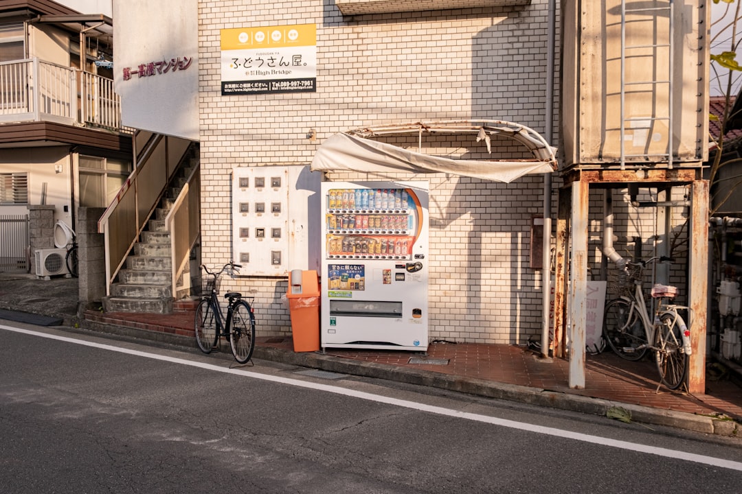 ：hot food vending machine in japan