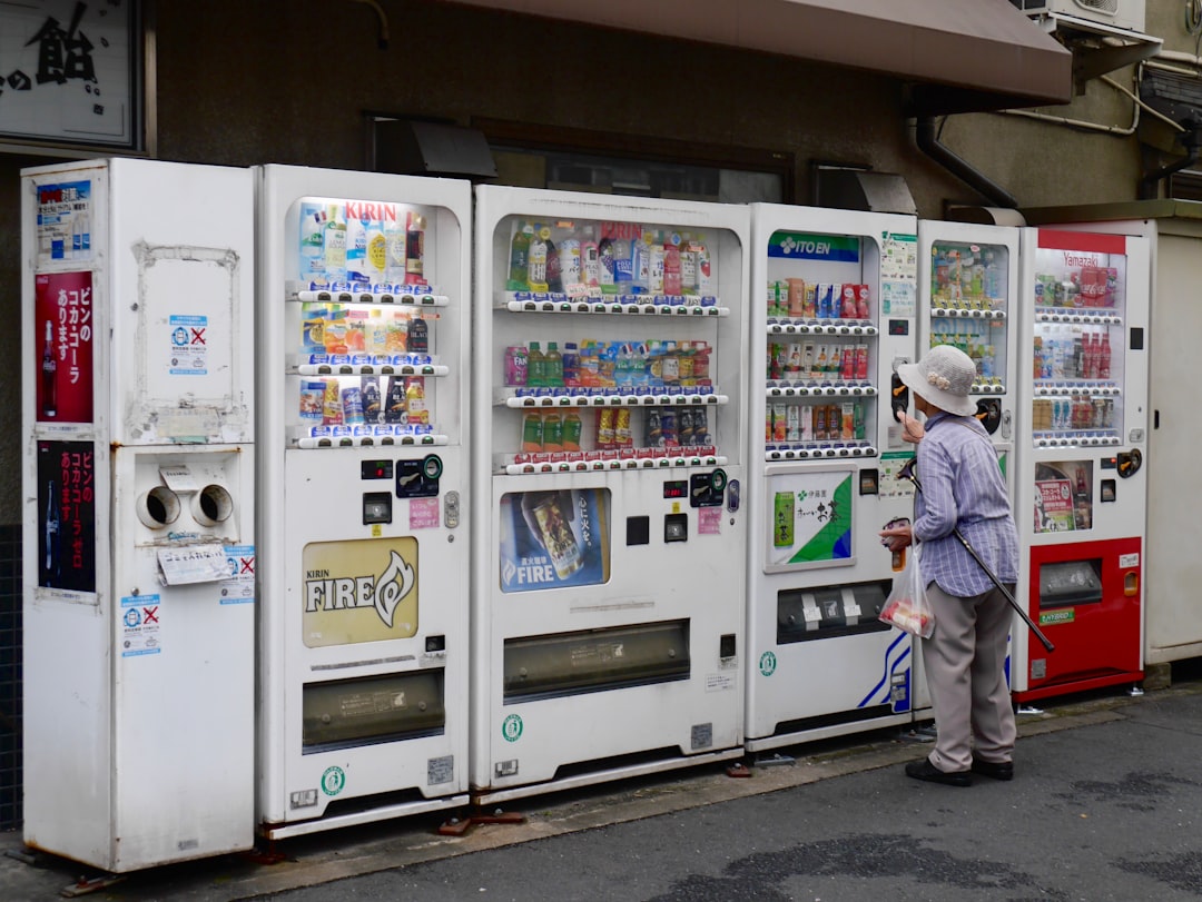 Machines, Queues, and How a Ramen Counter Works — Japan travel