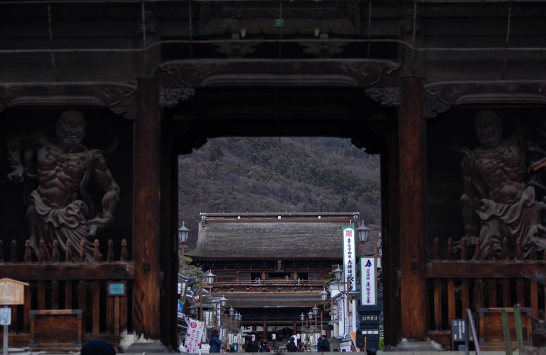 ：sanmon gate on the approach to zenkoji temple