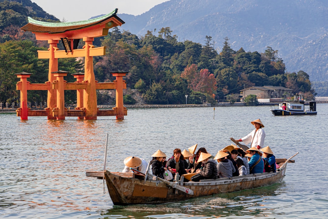 :wasen boat ride on nanko pond at ritsurin garden takamatsu